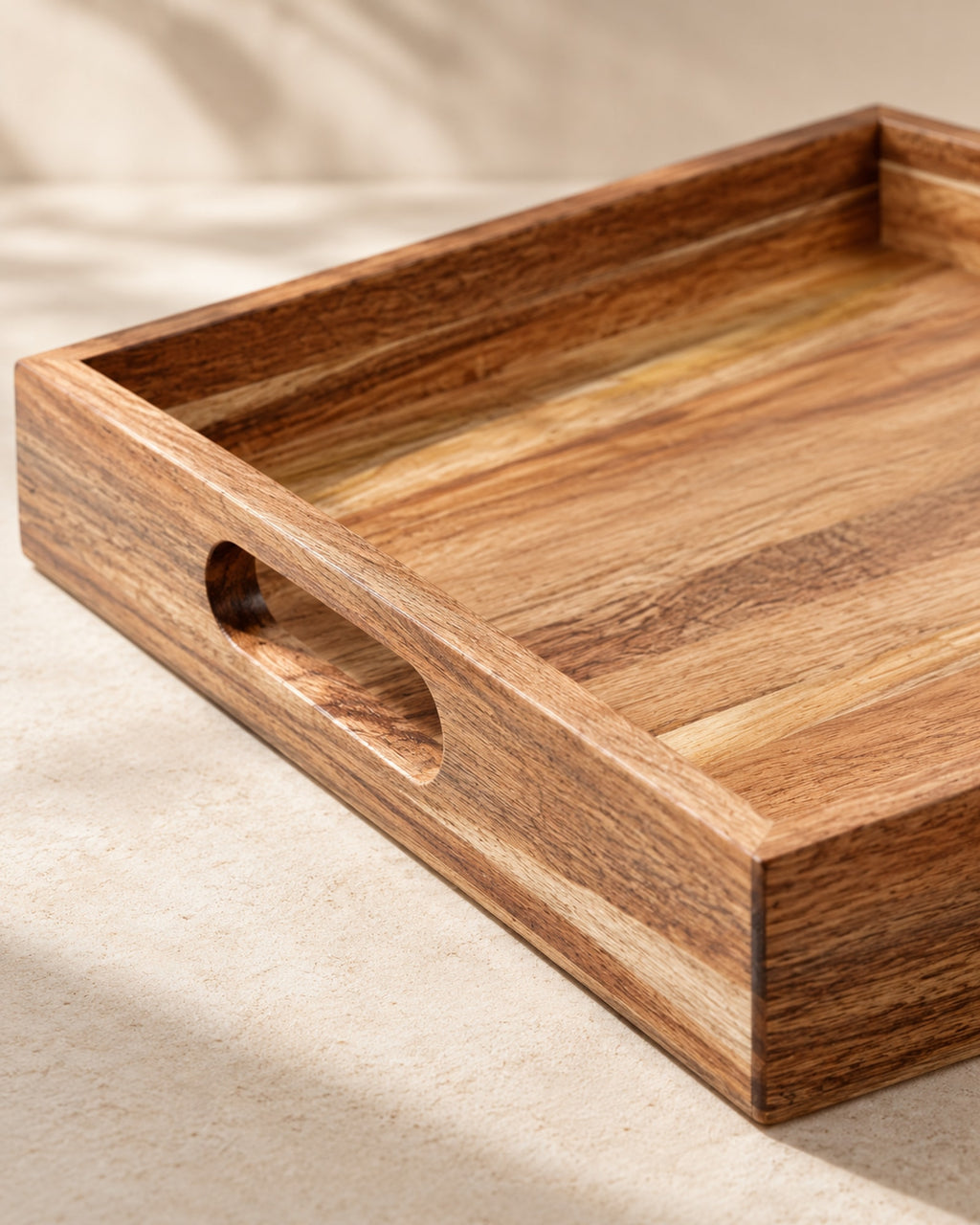 Close-up of the tray corner and cut-out handle showing the acacia grain.