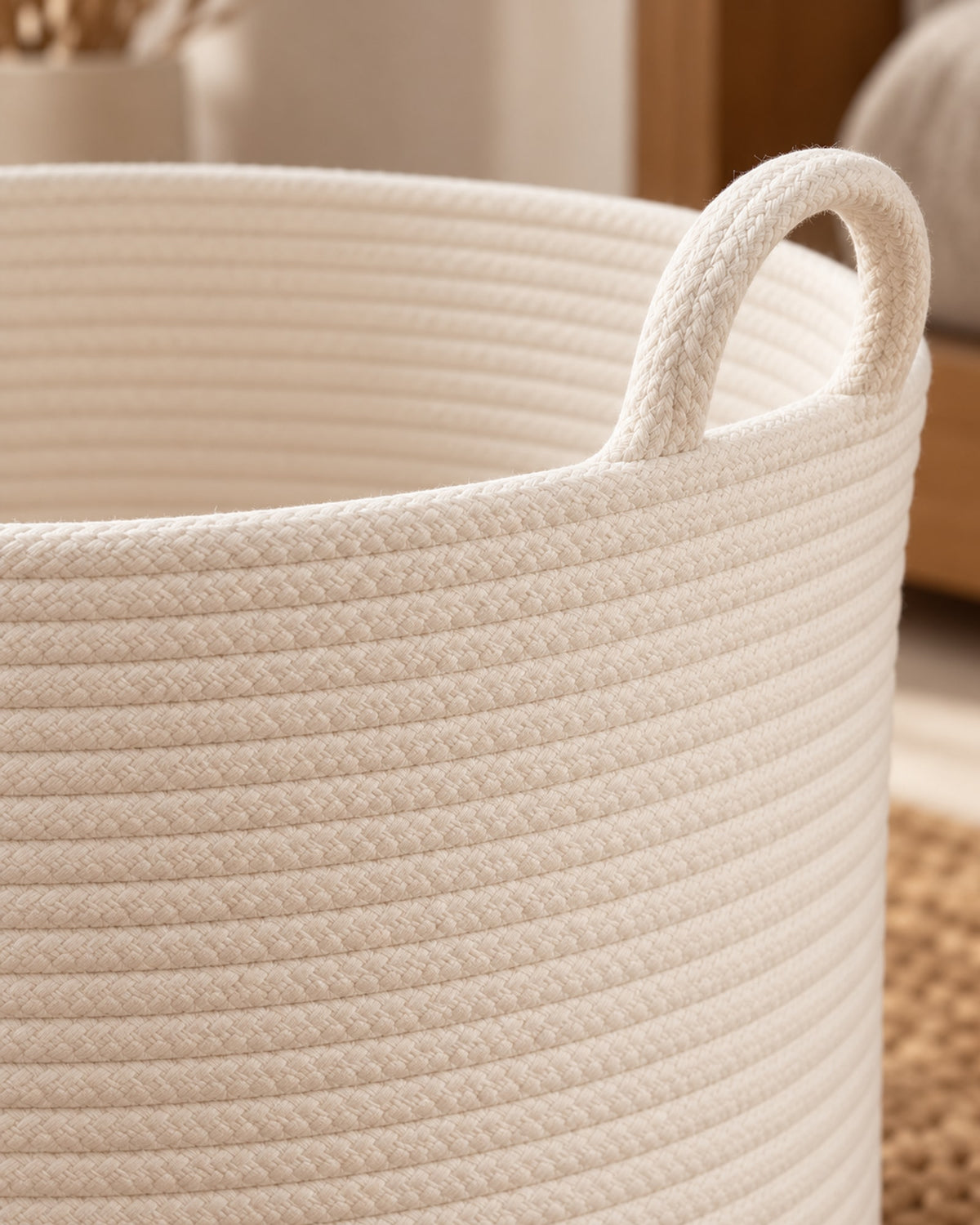 Close-up of the coiled cotton rope and a handle.