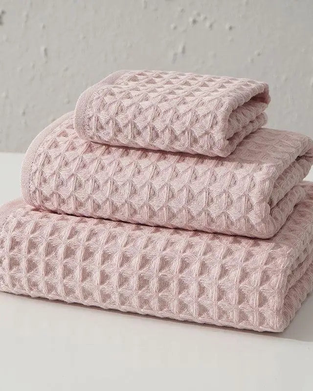 Dusty rose waffle cotton towels stacked in three sizes (supplier photo; this product is the 70 x 140 cm bath towel)