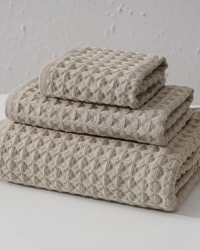 Taupe waffle cotton towels stacked in three sizes (supplier photo; this product is the 70 x 140 cm bath towel)
